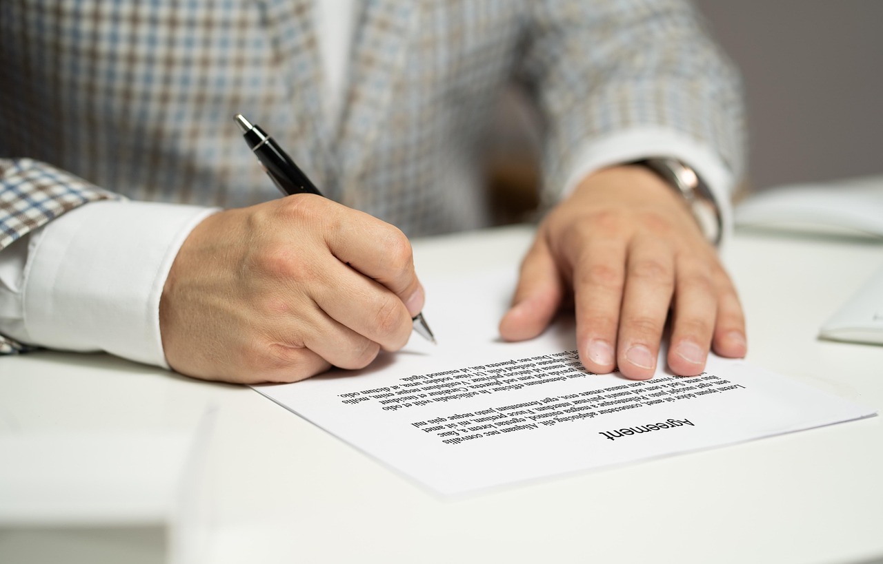Firma contrato inmobiliario