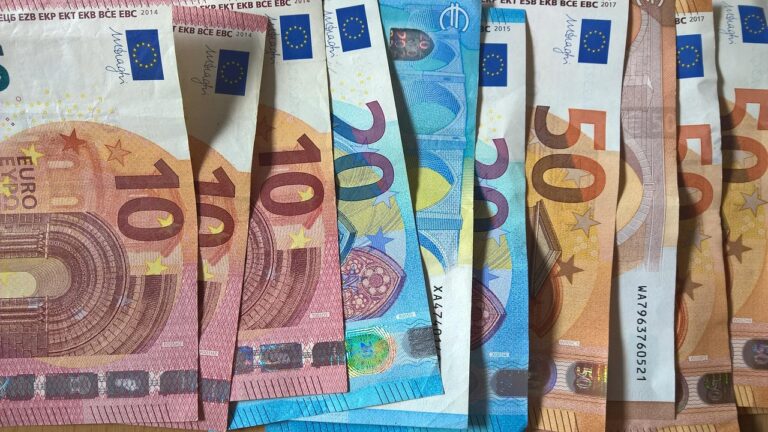 Euros billetes inversión inmobiliaria capital